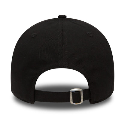 New York Yankees Essential Black New Era 9FORTY Cap, rear view showing an adjustable strap with a metal buckle at the back, centred below the plain black structured crown, featuring a top button.