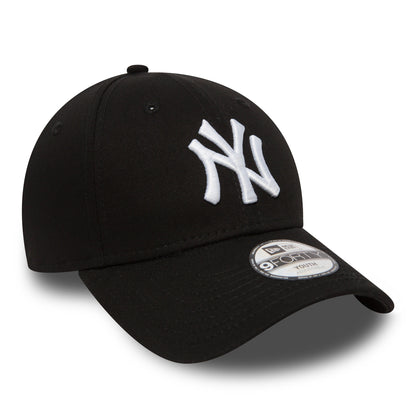 New York Yankees Essential Kids Black New Era 9FORTY Cap, front view showing the raised white embroidered NY logo on the front panel, with matching black visor and 9FORTY size sticker on top.