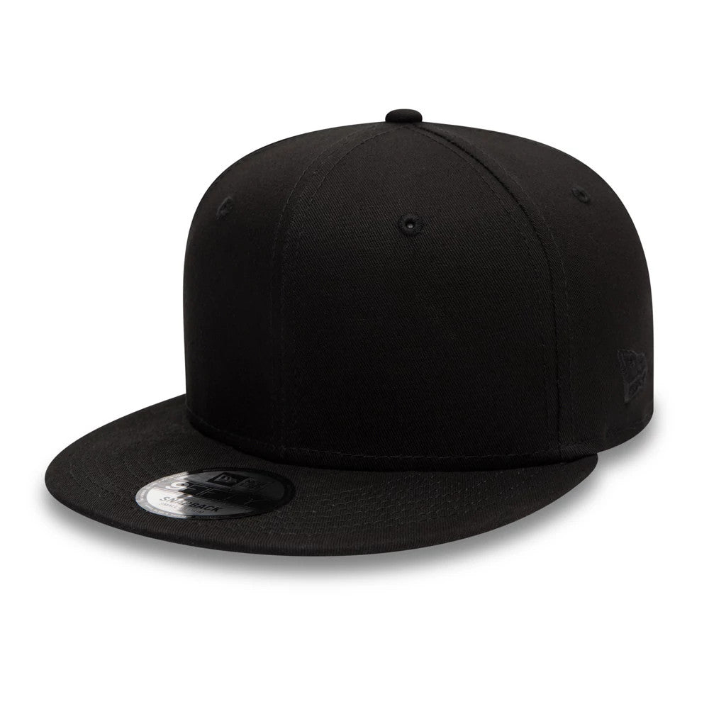 New Era All Black 9FIFTY Cap, three-quarter view showing a flat black visor, black embroidered New Era flag logo on the left side, and a 9FIFTY size sticker centred on the top of the visor.