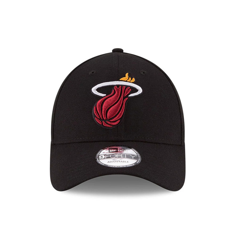 Miami Heat The League Black New Era 9FORTY Cap, front view showing the raised embroidered red and white Heat logo on the structured black crown, with a 9FORTY size sticker on the curved visor.