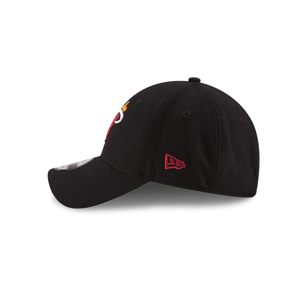 Miami Heat The League Black New Era 9FORTY Cap, side view showing the red New Era flag logo embroidered on the left side, with a curved black visor featuring a 9FORTY size sticker on top of the brim.