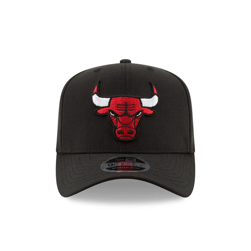 This is a Chicago Bulls Black 9FIFTY Stretch Snap Cap 5