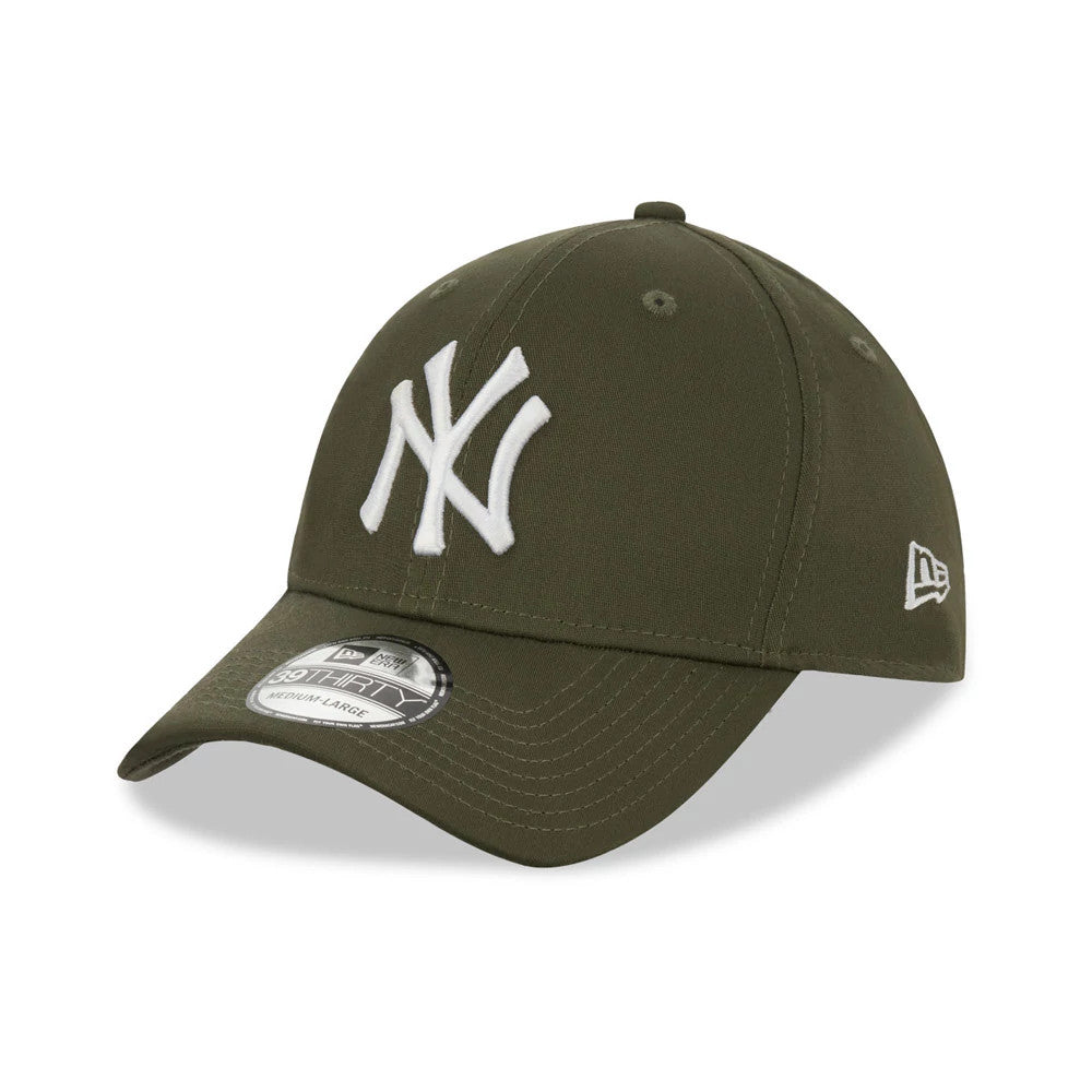 New York Yankees Khaki New Era 39THIRTY Cap, three-quarter view showing a white embroidered NY logo on the front panel, the New Era flag logo on the left side, and a 39THIRTY size sticker on the khaki curved visor.