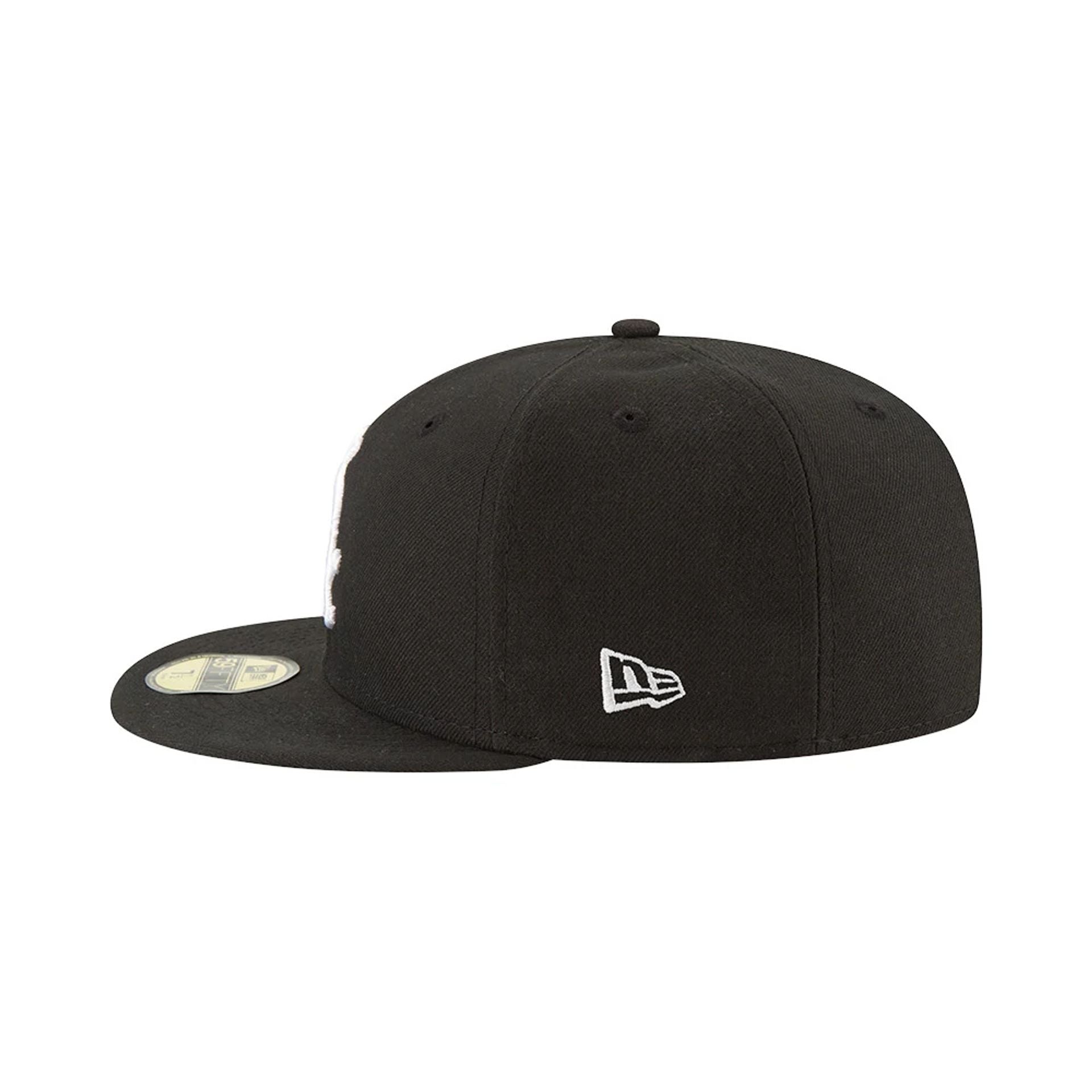 This is a Chicago White Sox Authentic On Field Game Black 59FIFTY Cap 7
