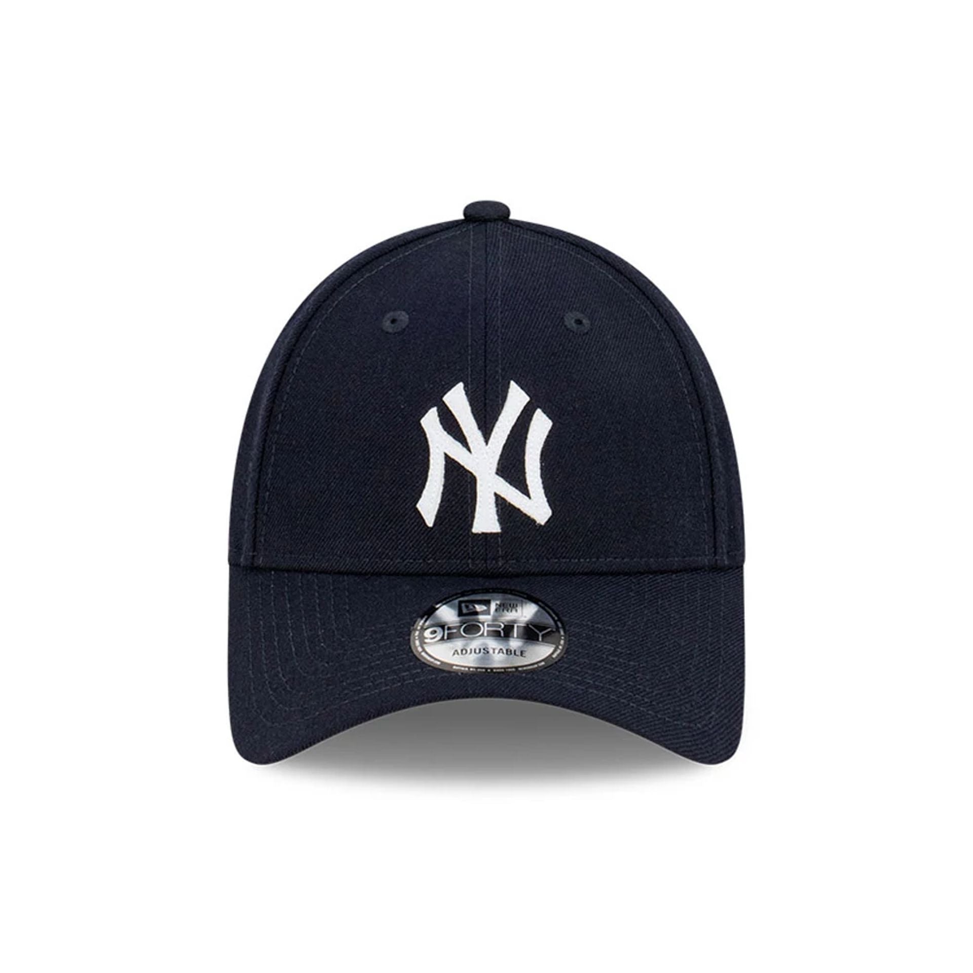 Pictured is this MLB Premium Felt New York Yankees 9FORTY cap in navy. 3
