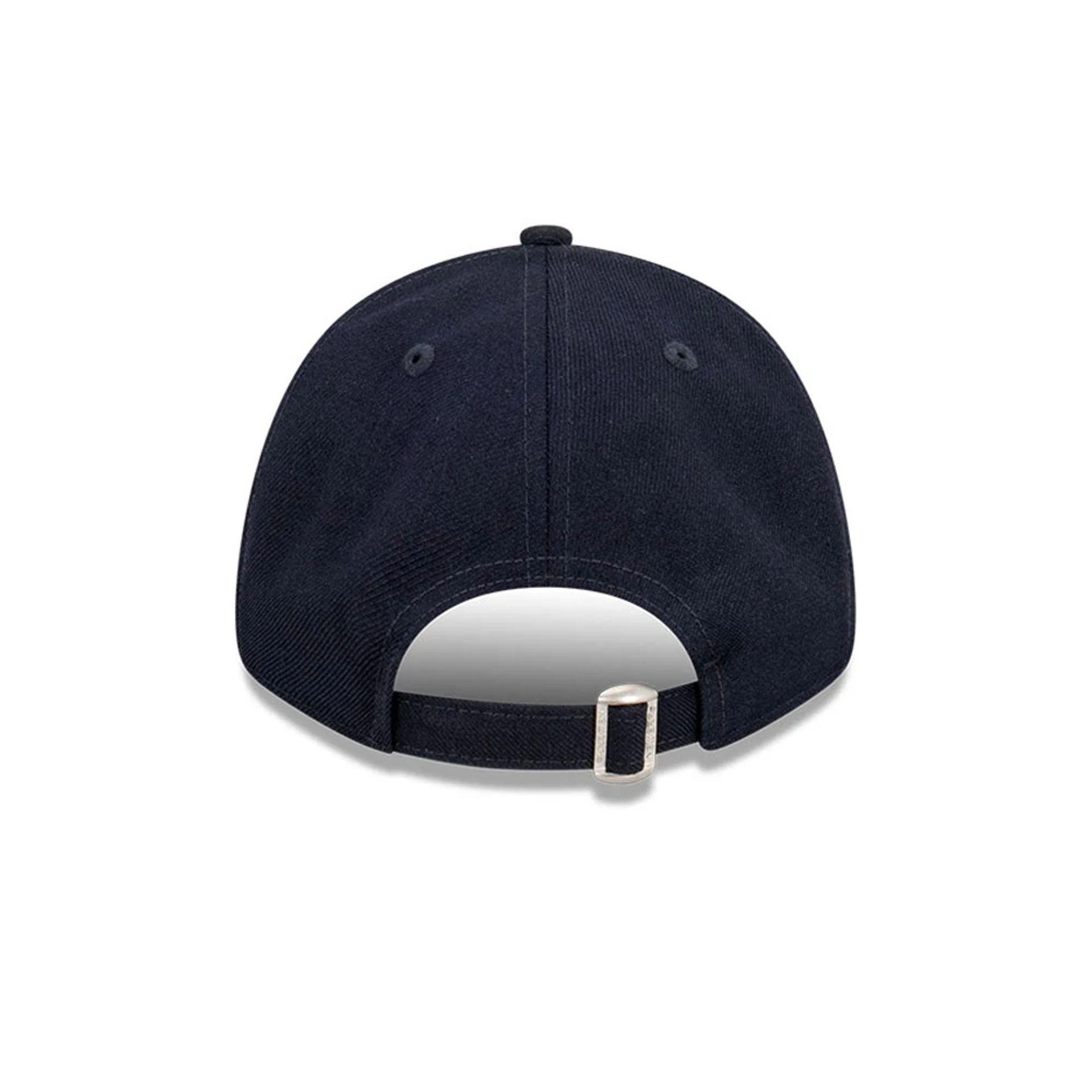 Pictured is this MLB Premium Felt New York Yankees 9FORTY cap in navy. 7