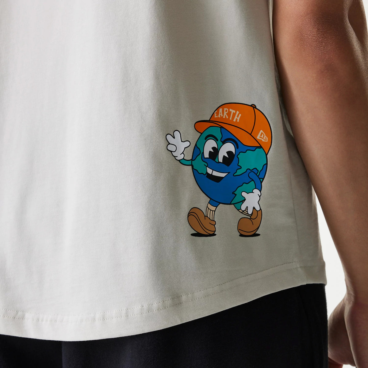 The Male model is wearing New Era Outdoor Earth Day Stone Side Pocket T-Shirt 4