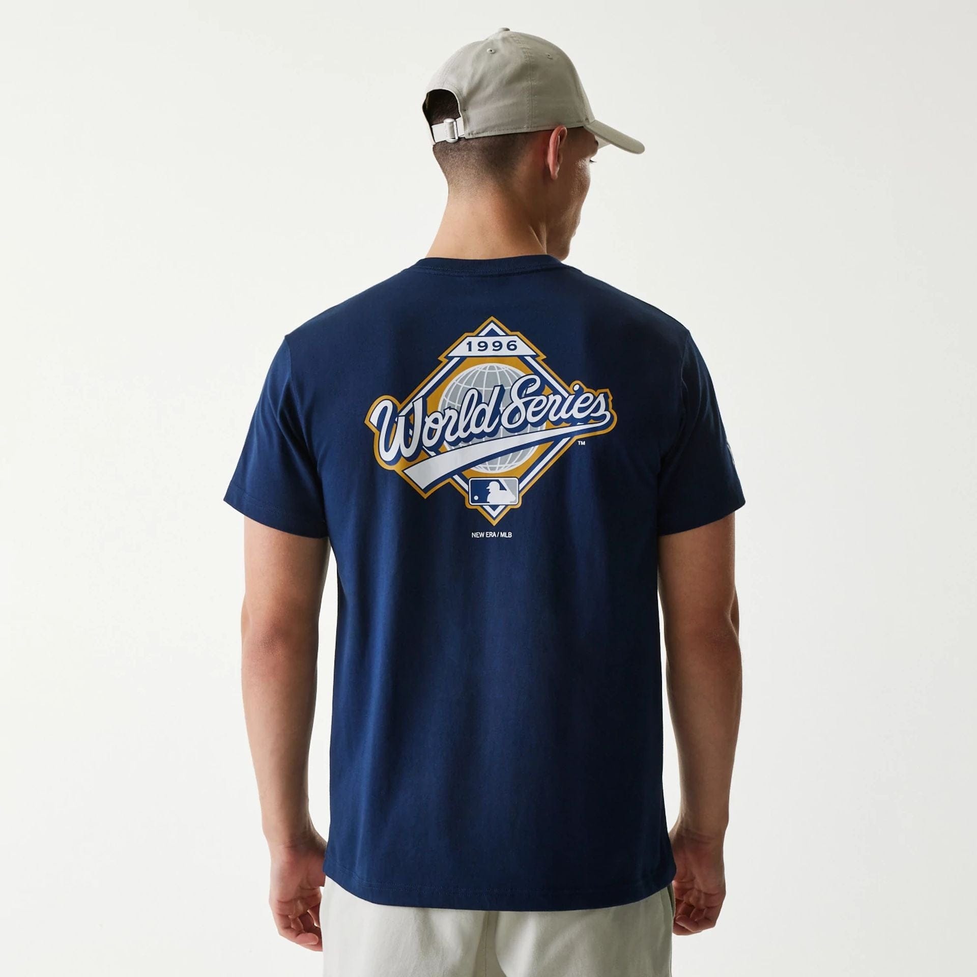 The Male model is wearing New York Yankees MLB 59FIFTY Pack Cloud Blue T-Shirt 2