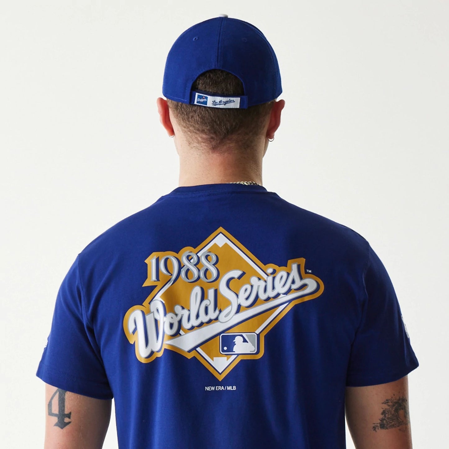 The Male model is wearing LA Dodgers MLB 59FIFTY Pack Cloud Dark Blue T-Shirt 6