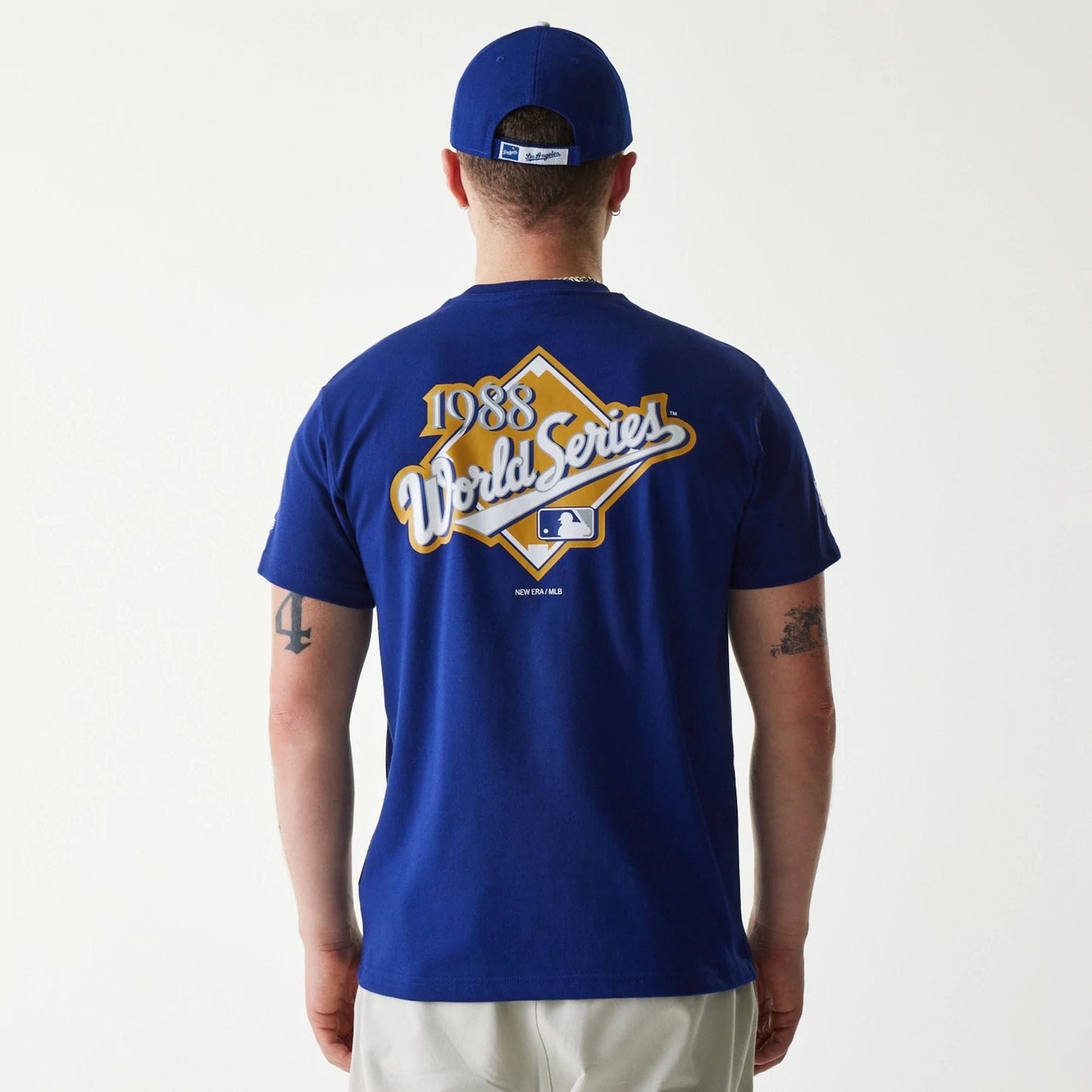 The Male model is wearing LA Dodgers MLB 59FIFTY Pack Cloud Dark Blue T-Shirt 2