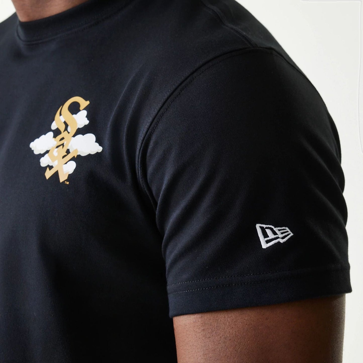 The Male model is wearing Chicago White Sox MLB 59FIFTY Pack Cloud Black T-Shirt 6