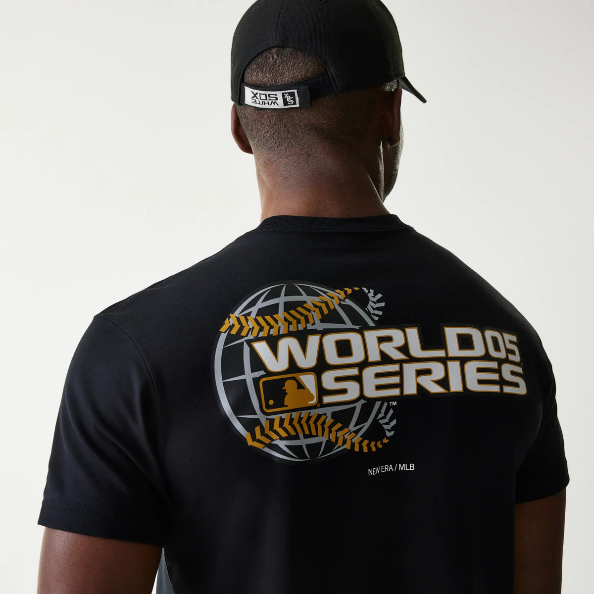 The Male model is wearing Chicago White Sox MLB 59FIFTY Pack Cloud Black T-Shirt 4