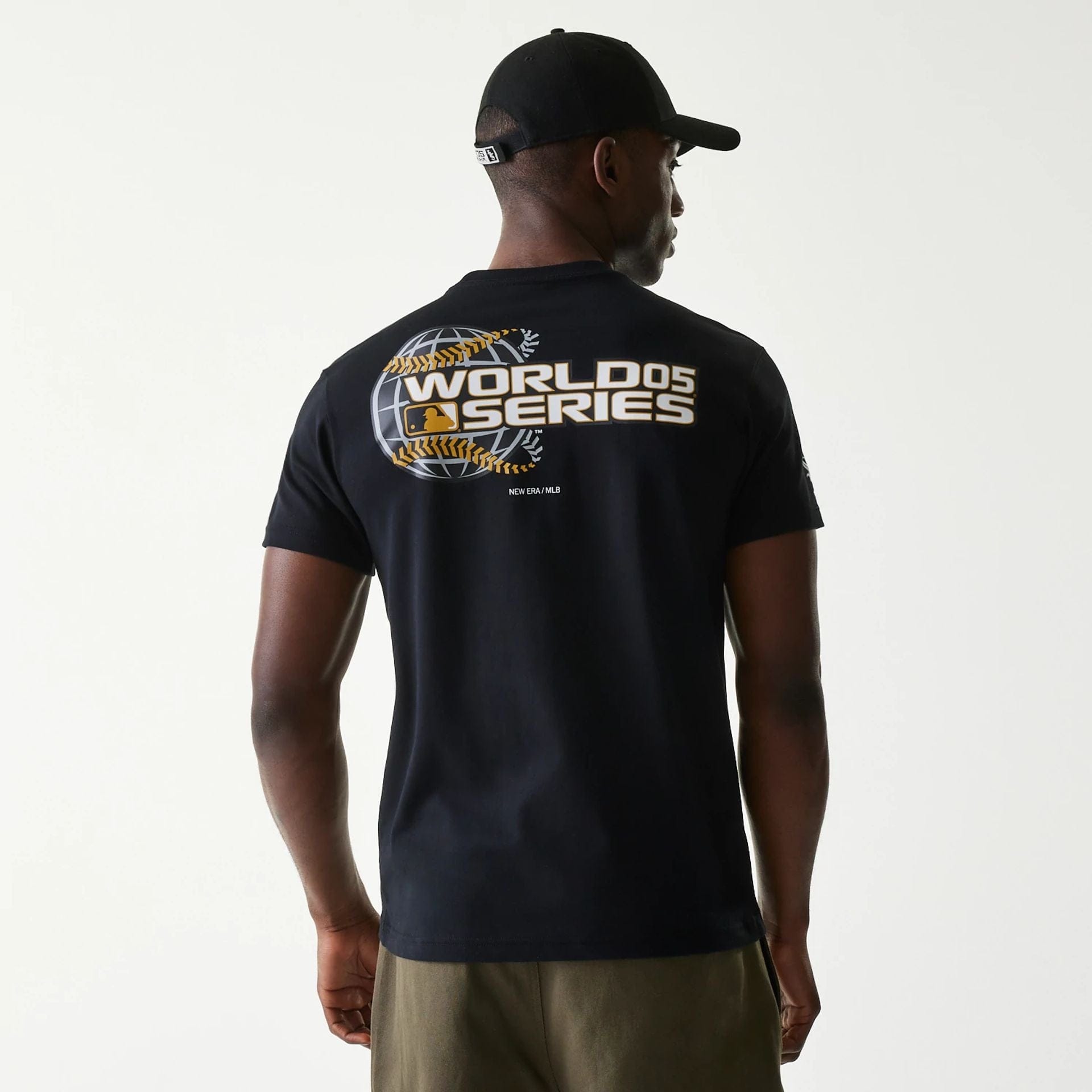 The Male model is wearing Chicago White Sox MLB 59FIFTY Pack Cloud Black T-Shirt 2