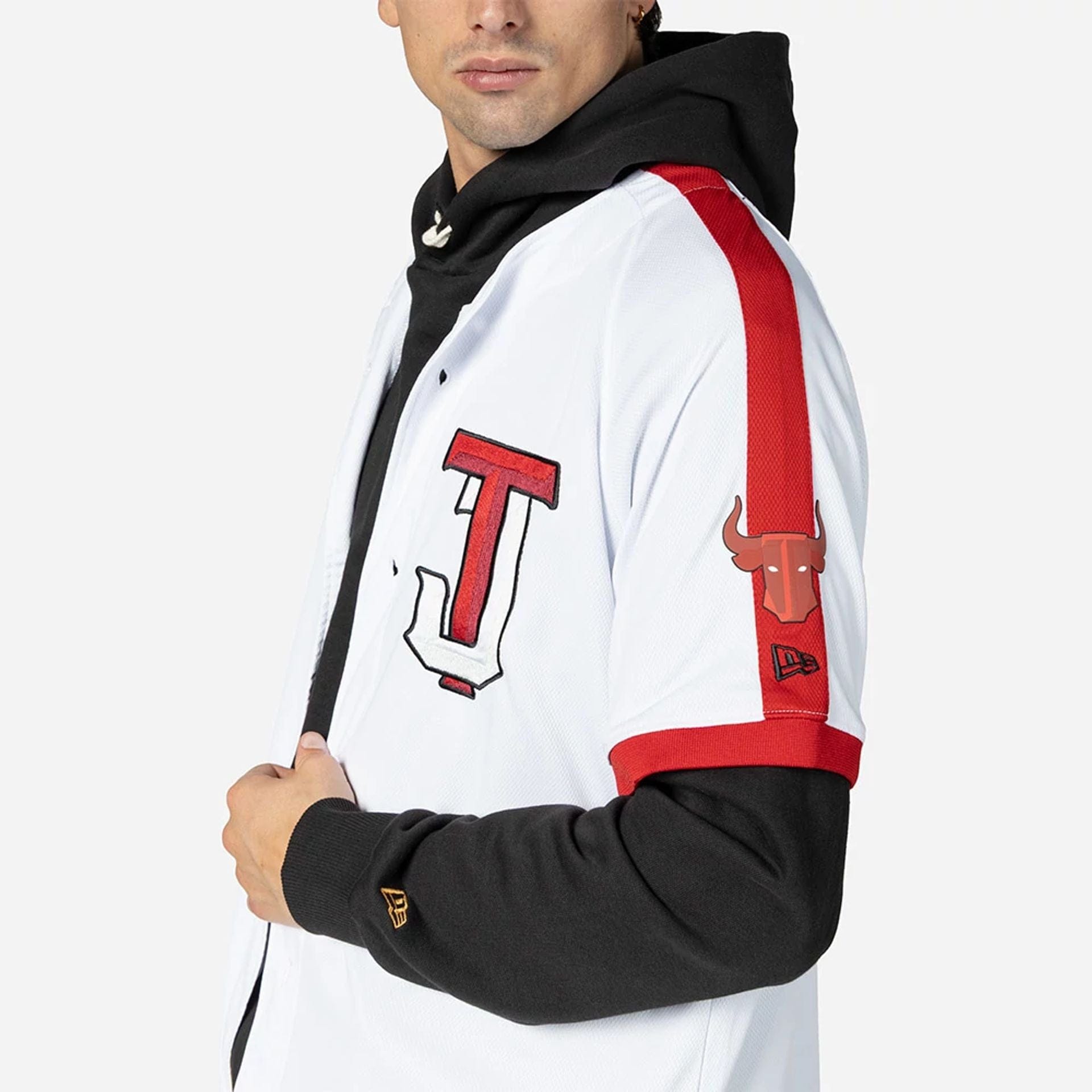 The Male model is wearing Tijuana Toros Mexico LMB On Field White On-Field Jersey 3
