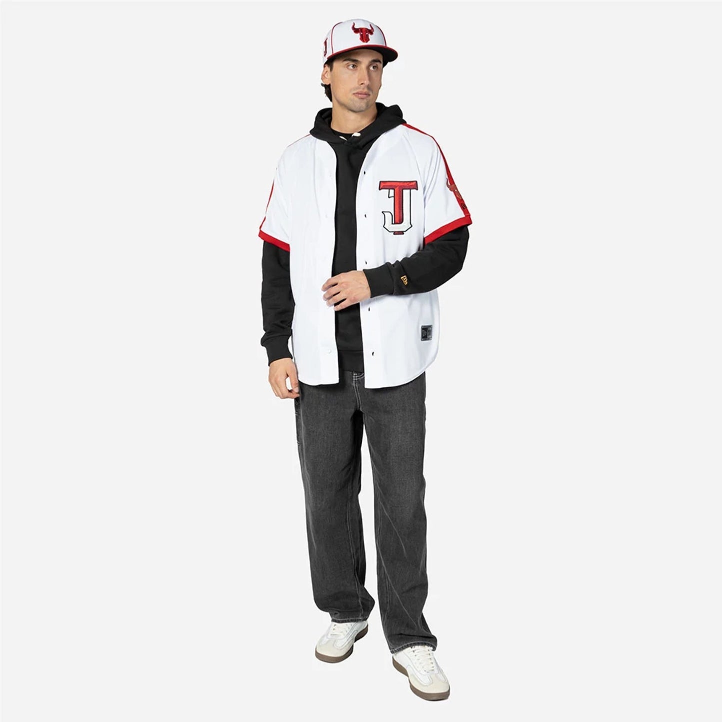 The Male model is wearing Tijuana Toros Mexico LMB On Field White On-Field Jersey 4