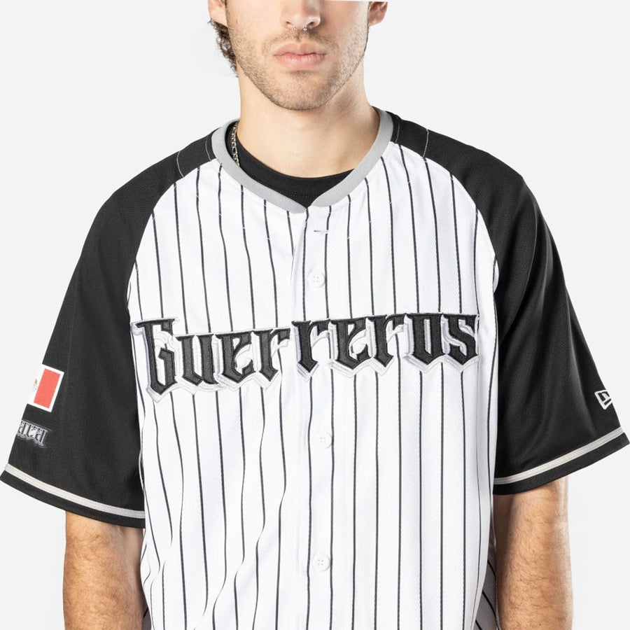 The Male model is wearing Oaxaca Guerreros Mexico LMB On Field White On-Field Jersey 3