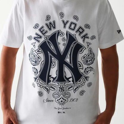 The Male model is wearing New York Yankees New Era Paisley White Oversized T-Shirt 3