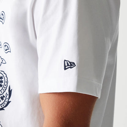 The Male model is wearing New York Yankees New Era Paisley White Oversized T-Shirt 5