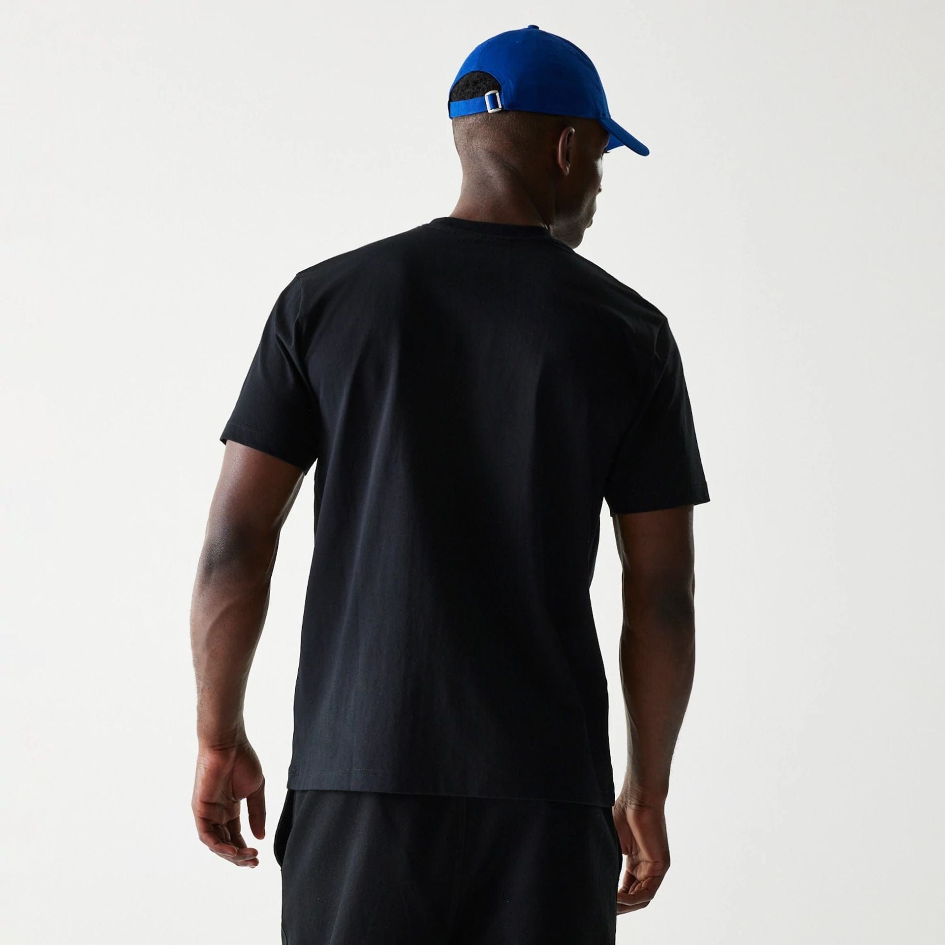 The Male model is wearing LA Dodgers MLB  Paisley Black Oversized T-Shirt 2