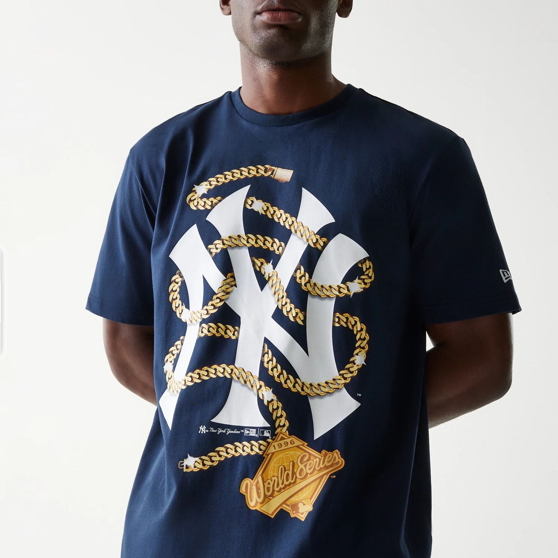 The Male model is wearing New York Yankees MLB Chain Navy Oversized T-Shirt 3