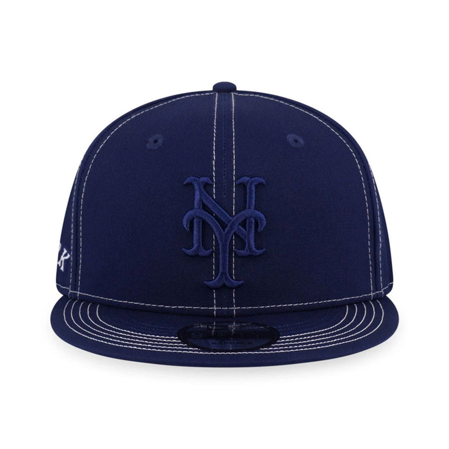 Pictured is this MLB Contrast Stitching New York Mets 9FIFTY Snapback cap in dark blue. 2