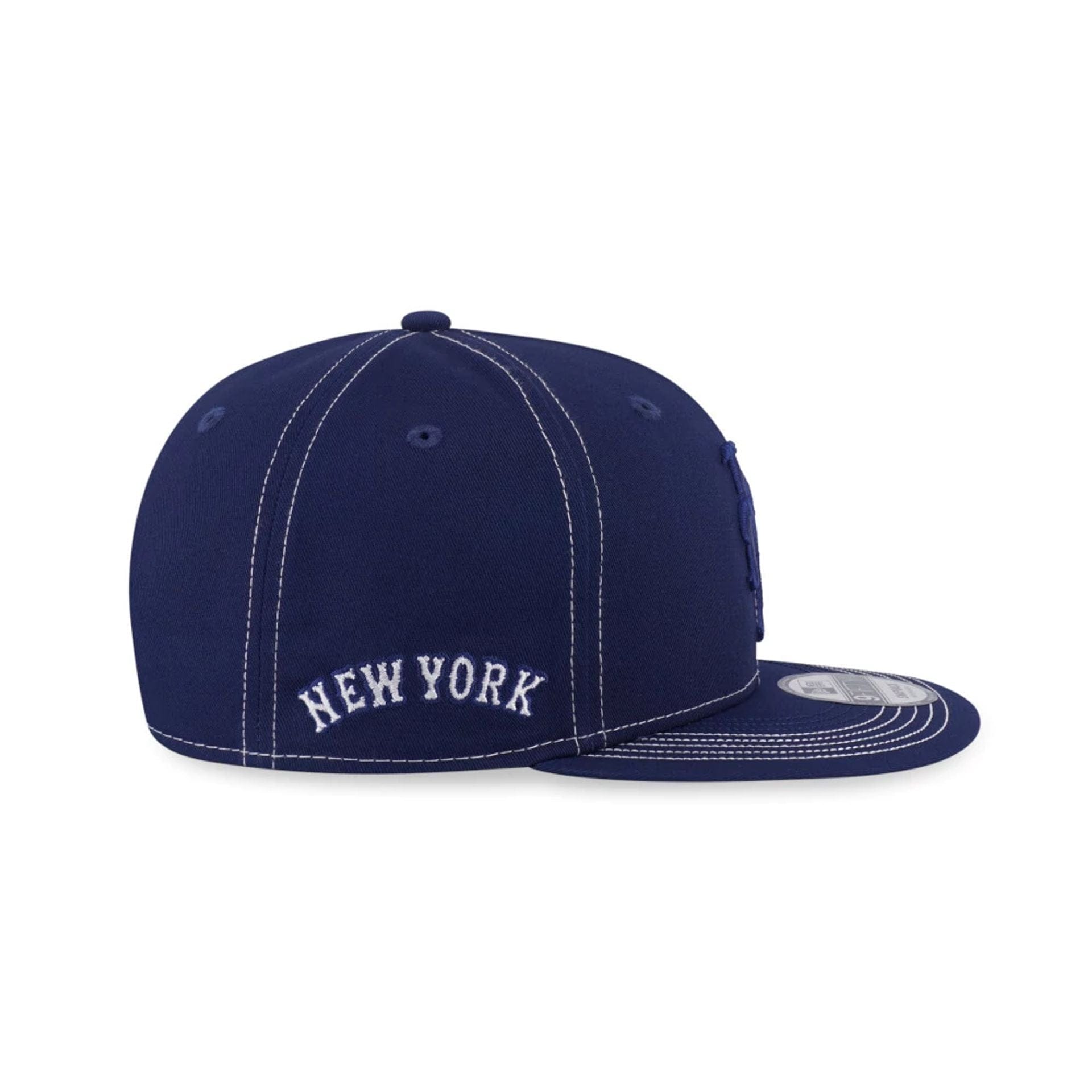 Pictured is this MLB Contrast Stitching New York Mets 9FIFTY Snapback cap in dark blue. 3
