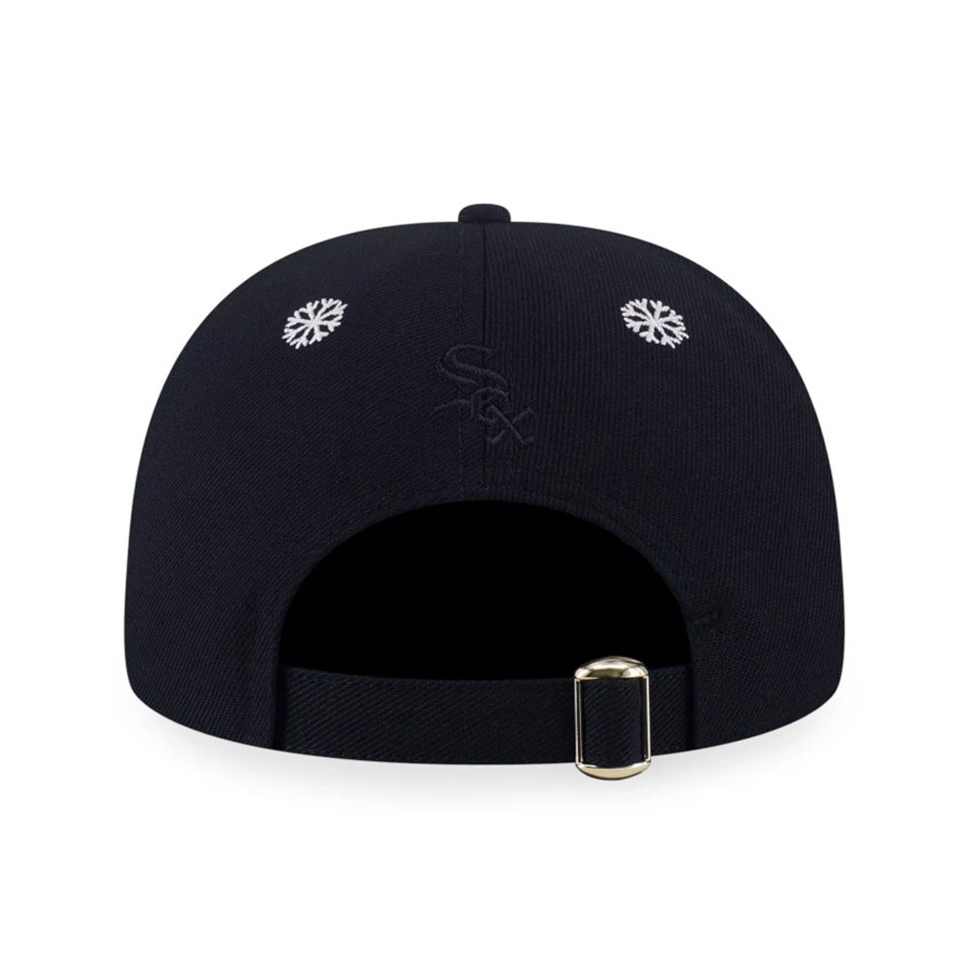 Pictured is this MLB Christmas Pack Chicago White Sox 9FORTY A-Frame cap in black. 3