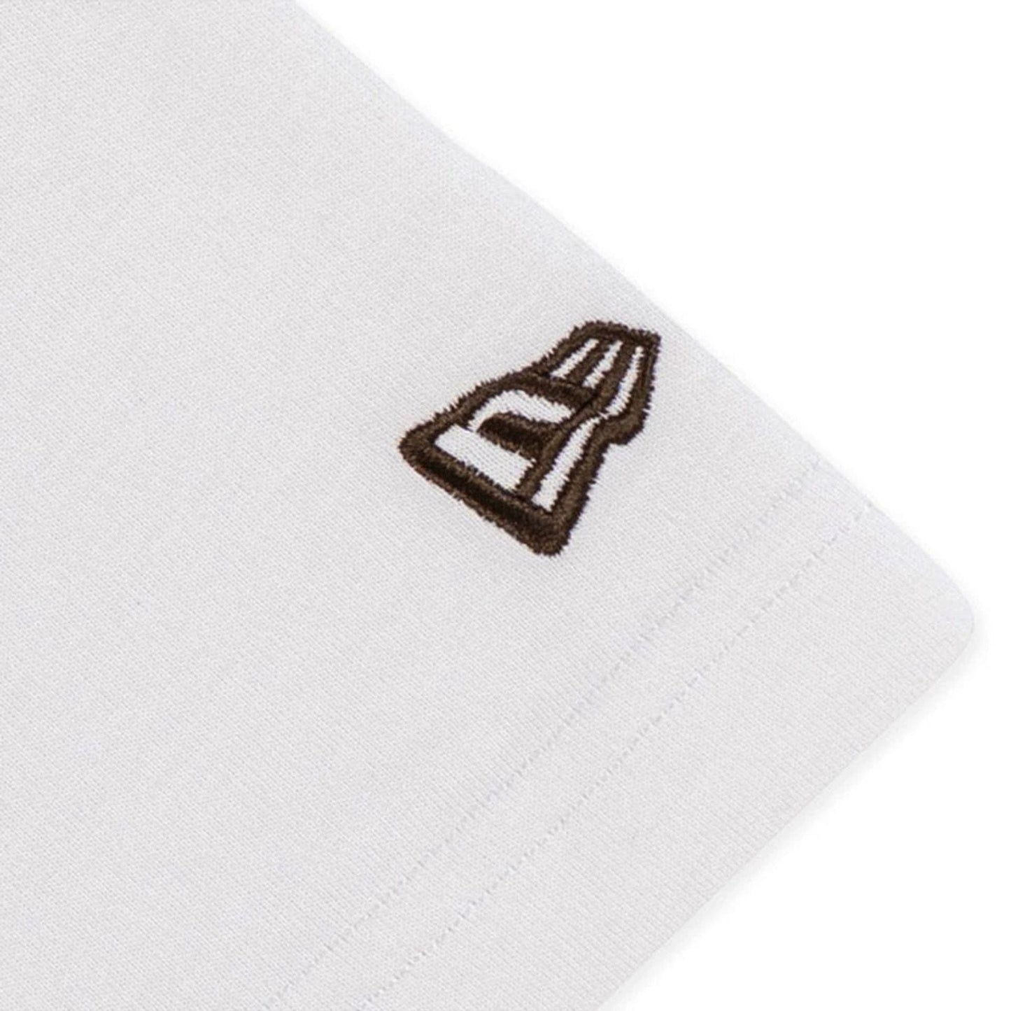 The model is wearing this MLB Forest Pack New York Yankees T-Shirt in white. 6