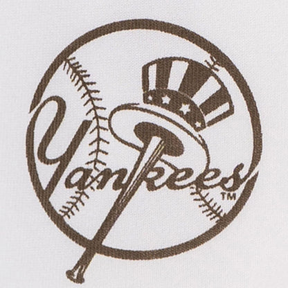 The model is wearing this MLB Forest Pack New York Yankees T-Shirt in white. 7