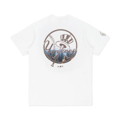The model is wearing this MLB Forest Pack New York Yankees T-Shirt in white. 2