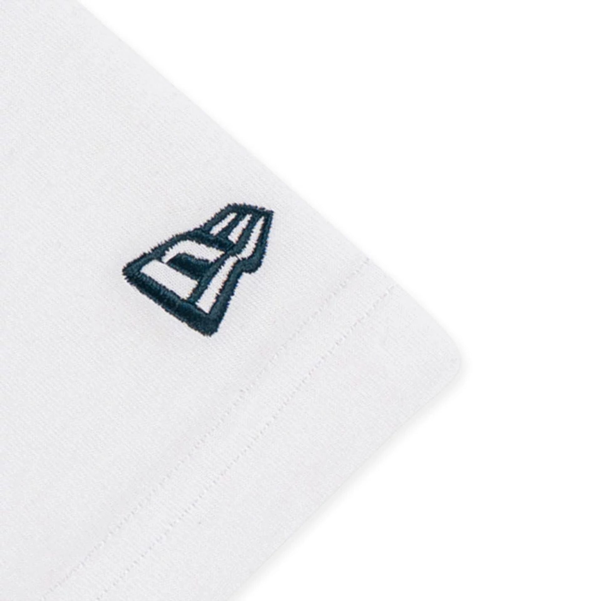 The model is wearing this MLB Forest Pack LA Dodgers T-Shirt in white. 6