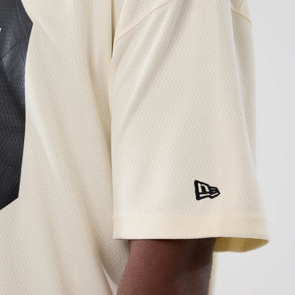 The model is wearing this NFL Historic Las Vegas Raiders Oversized T-Shirt in cream. 5