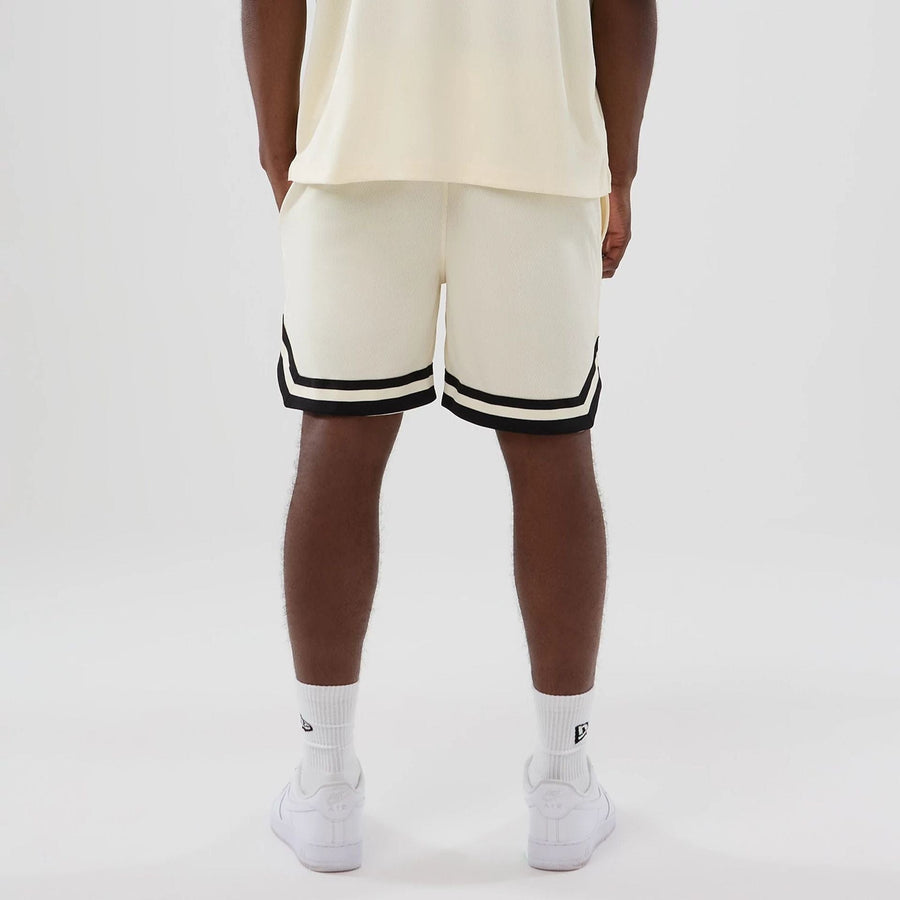 The model is wearing these NFL Historic Las Vegas Raiders shorts in cream. 2