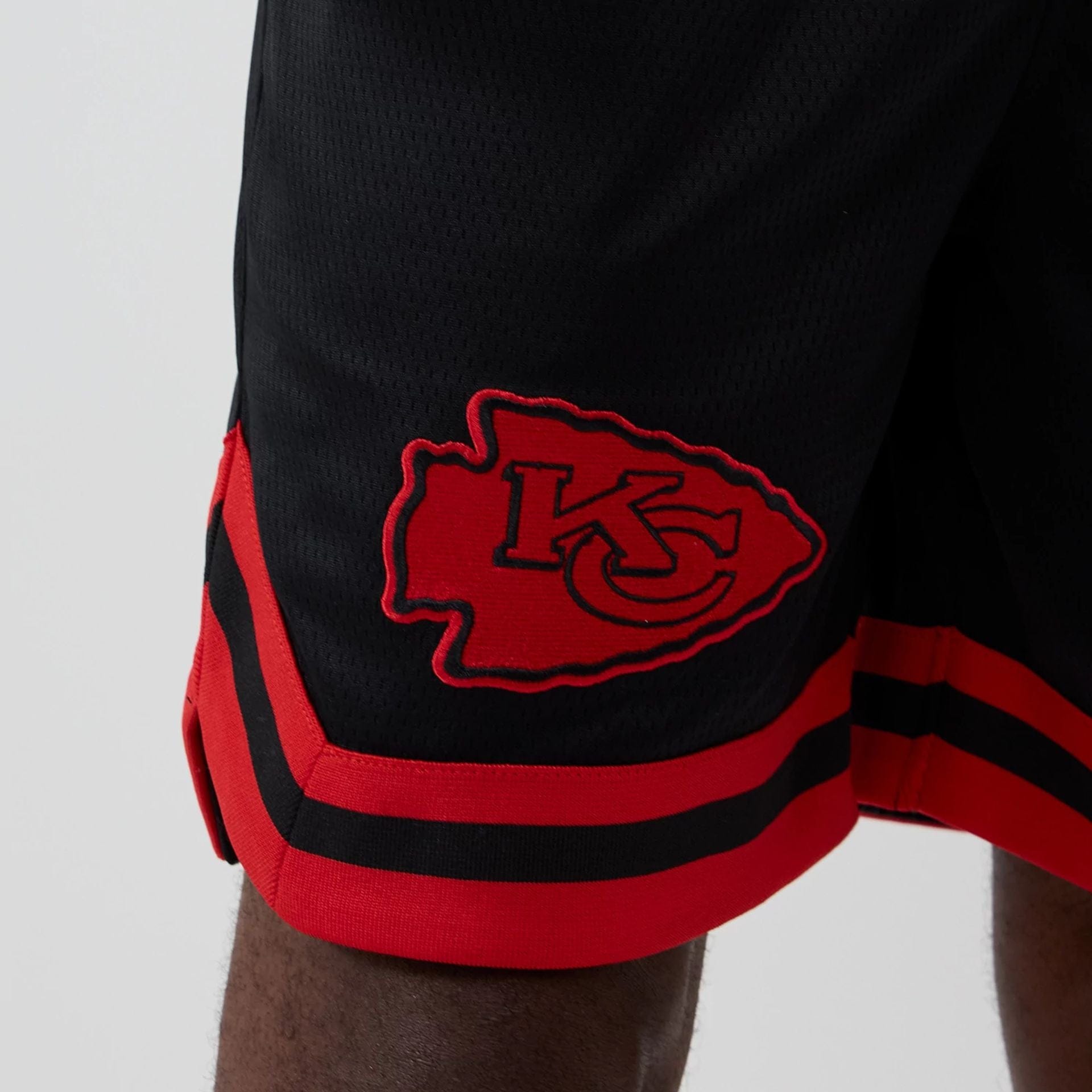 The model is wearing these NFL Historic Kansas City Chiefs shorts in black. 3