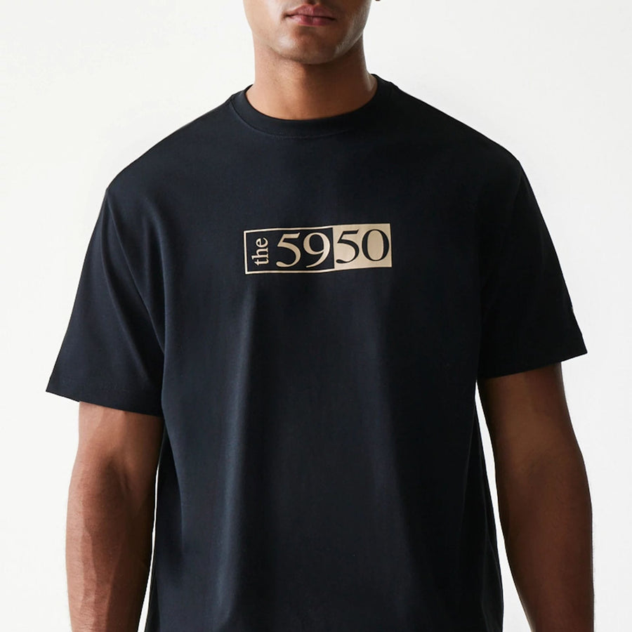 The Male model is wearing Split Panel 59FIFTY Fitted Cap Description Black T-Shirt 3