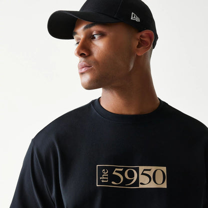 The Male model is wearing Split Panel 59FIFTY Fitted Cap Description Black T-Shirt 4