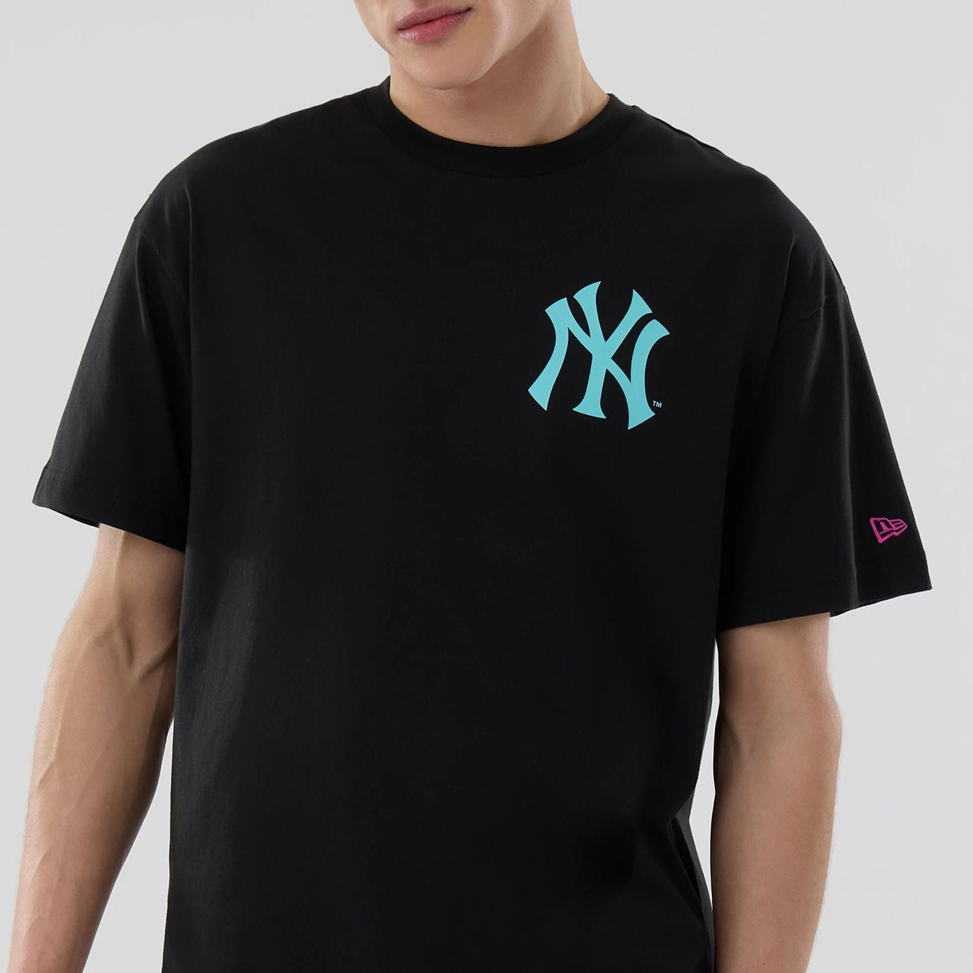 The model is wearing this MLB Neon Light New York Yankees T-Shirt in black. 5