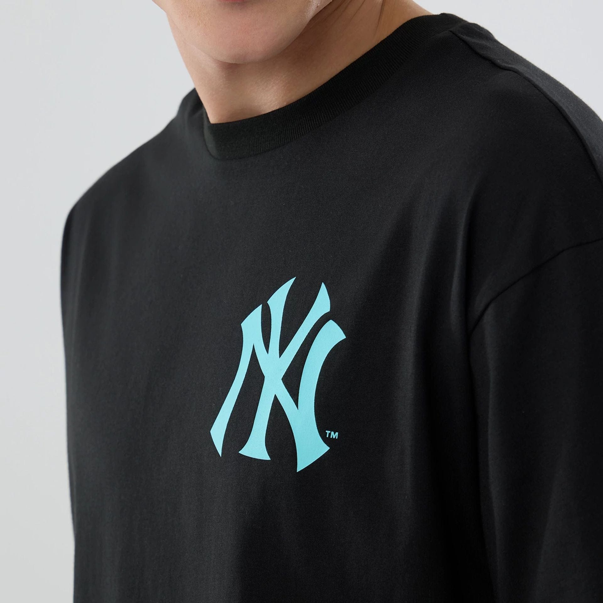 The model is wearing this MLB Neon Light New York Yankees T-Shirt in black. 3