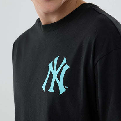 The model is wearing this MLB Neon Light New York Yankees T-Shirt in black. 3