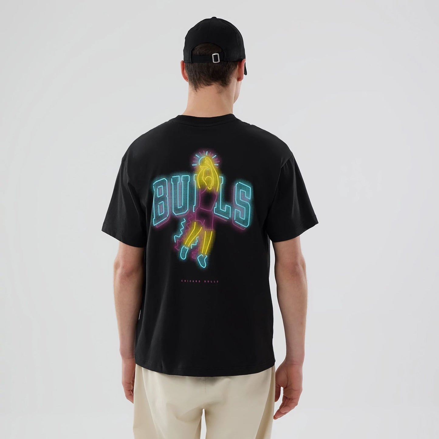 The model is wearing this NBA Neon Light Chicago Bulls T-Shirt in black. 2