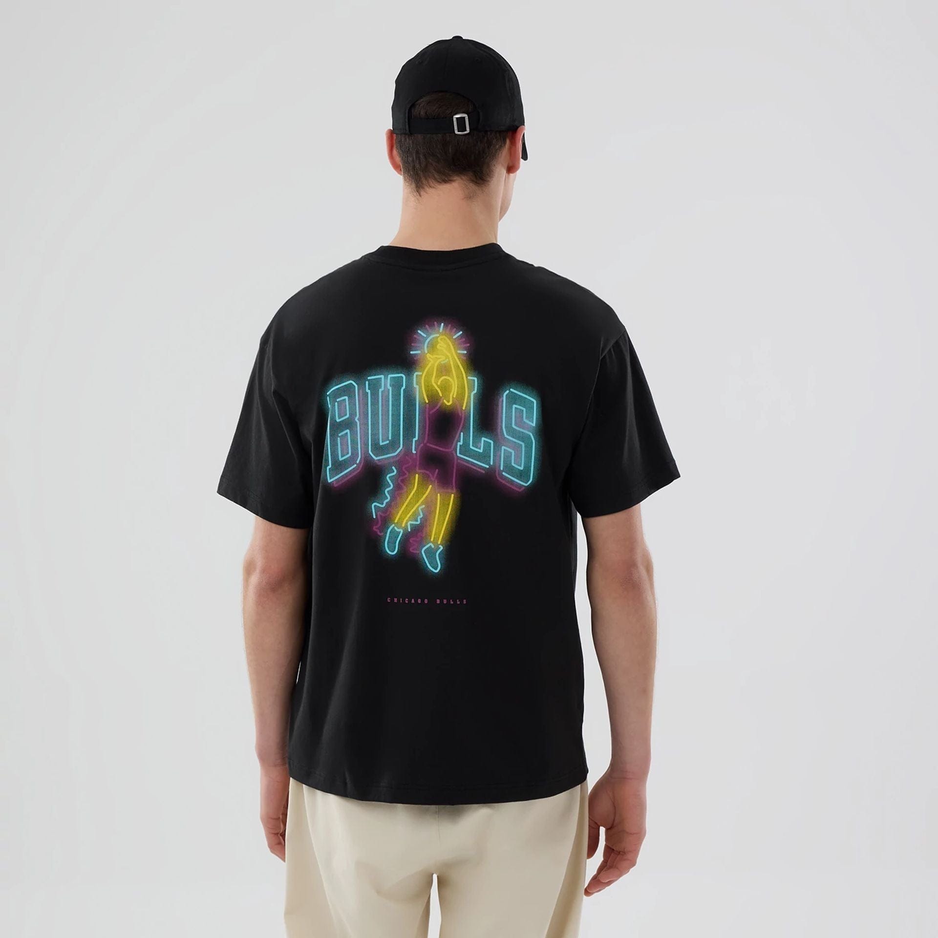 The model is wearing this NBA Neon Light Chicago Bulls T-Shirt in black. 2