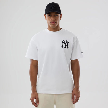 The model is wearing this MLB World New York Yankees T-Shirt in white. 1