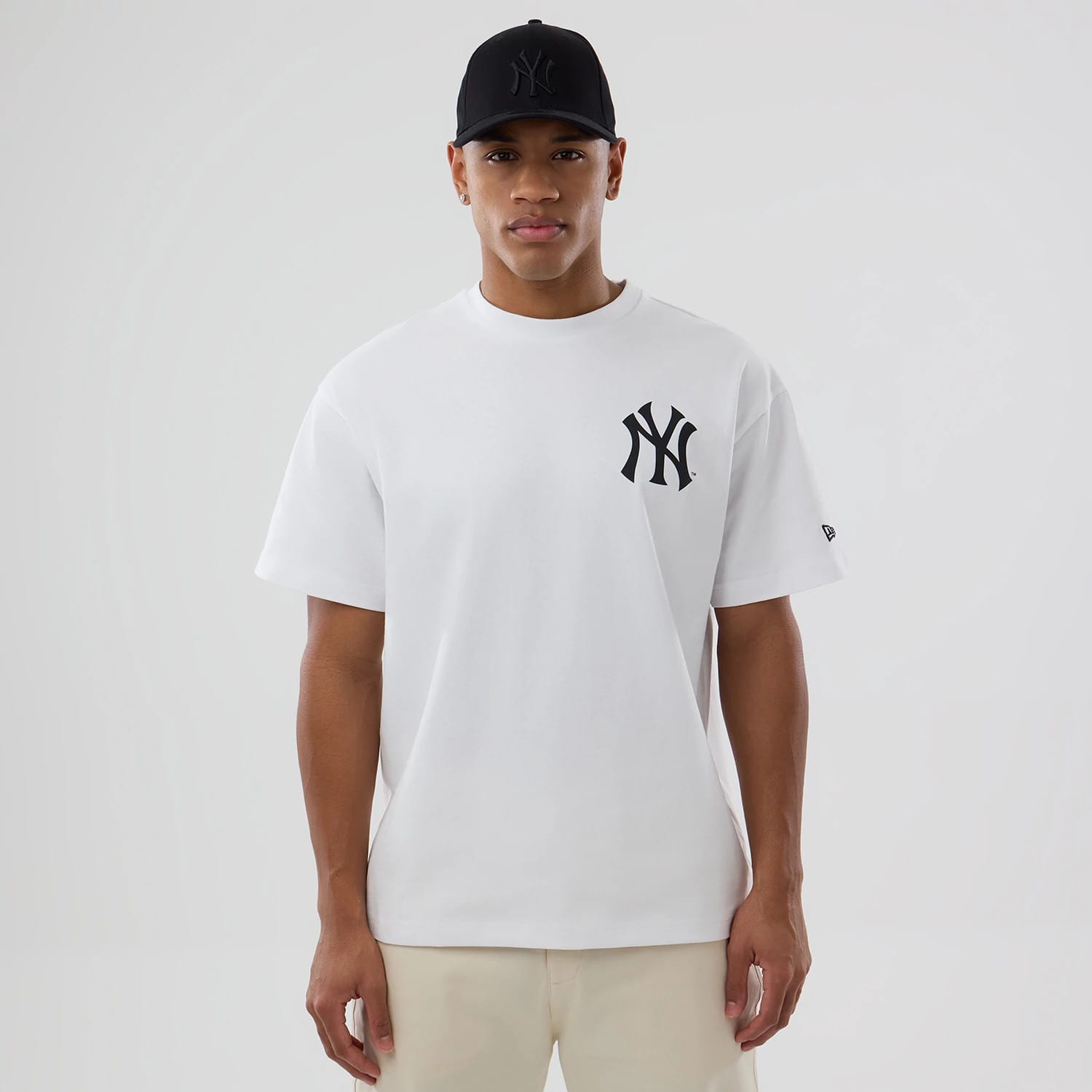 The model is wearing this MLB World New York Yankees T-Shirt in white. 1