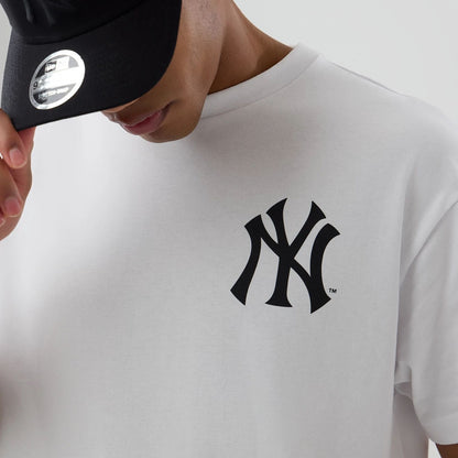 The model is wearing this MLB World New York Yankees T-Shirt in white. 6