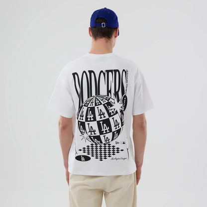 The model is wearing this MLB LA Dodgers T-Shirt in white. 2