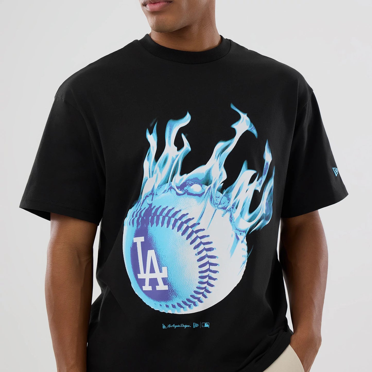 The model is wearing this MLB On Fire LA Dodgers Oversized T-Shirt in black. 4