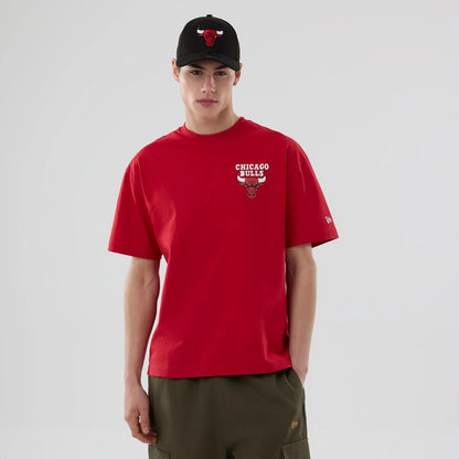The model is wearing this NBA logo Chicago Bulls T-Shirt in red. 1