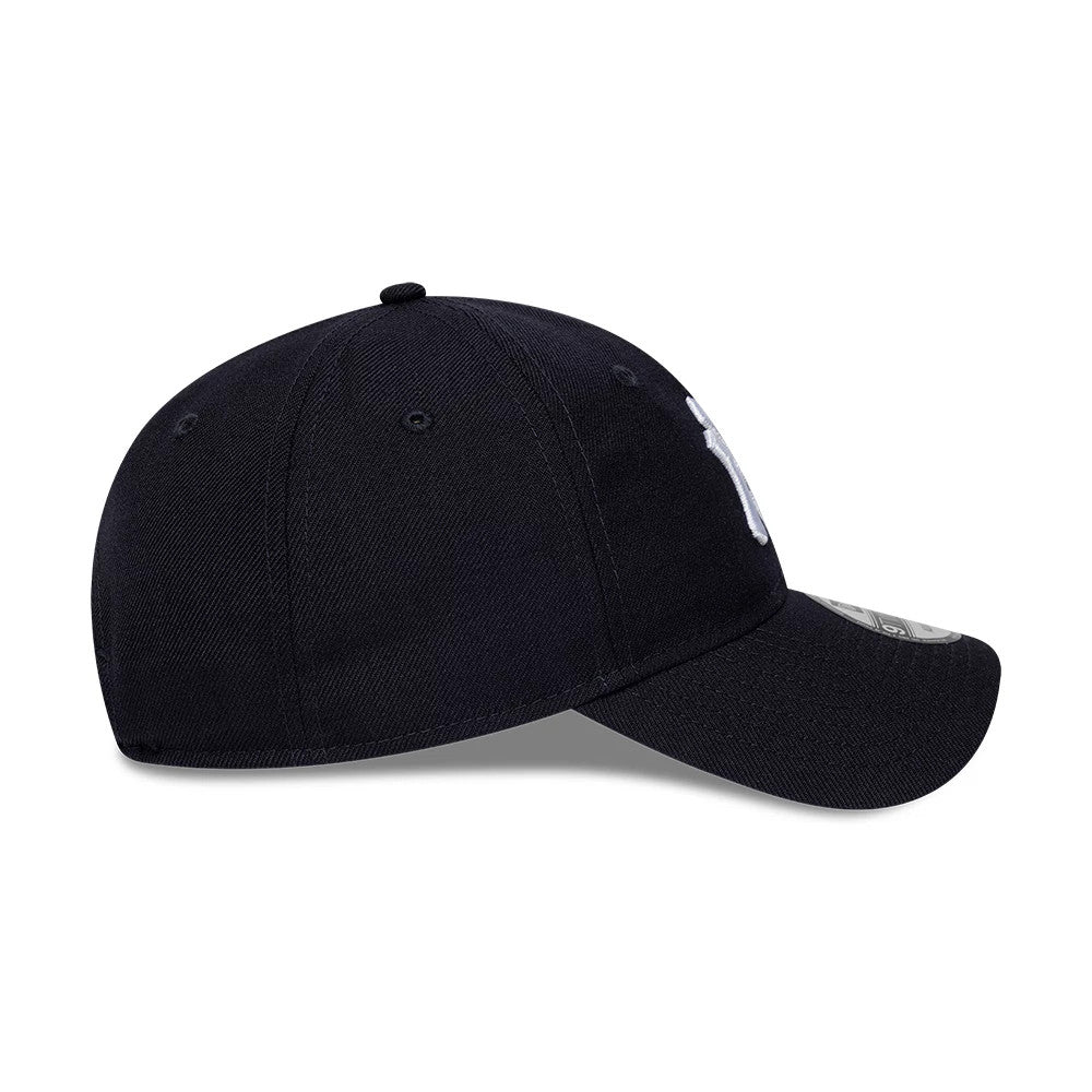 Pictured is this MLB Wool New York Yankees 9TWENTY Adjustable cap in navy. 6