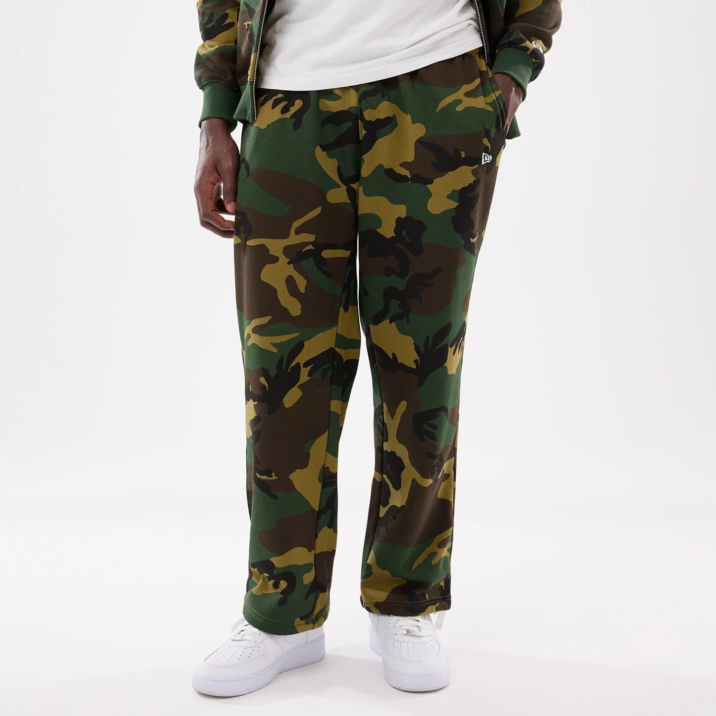 The model is wearing this New Era Woodland Camo Joggers in Woodland Camo. 6