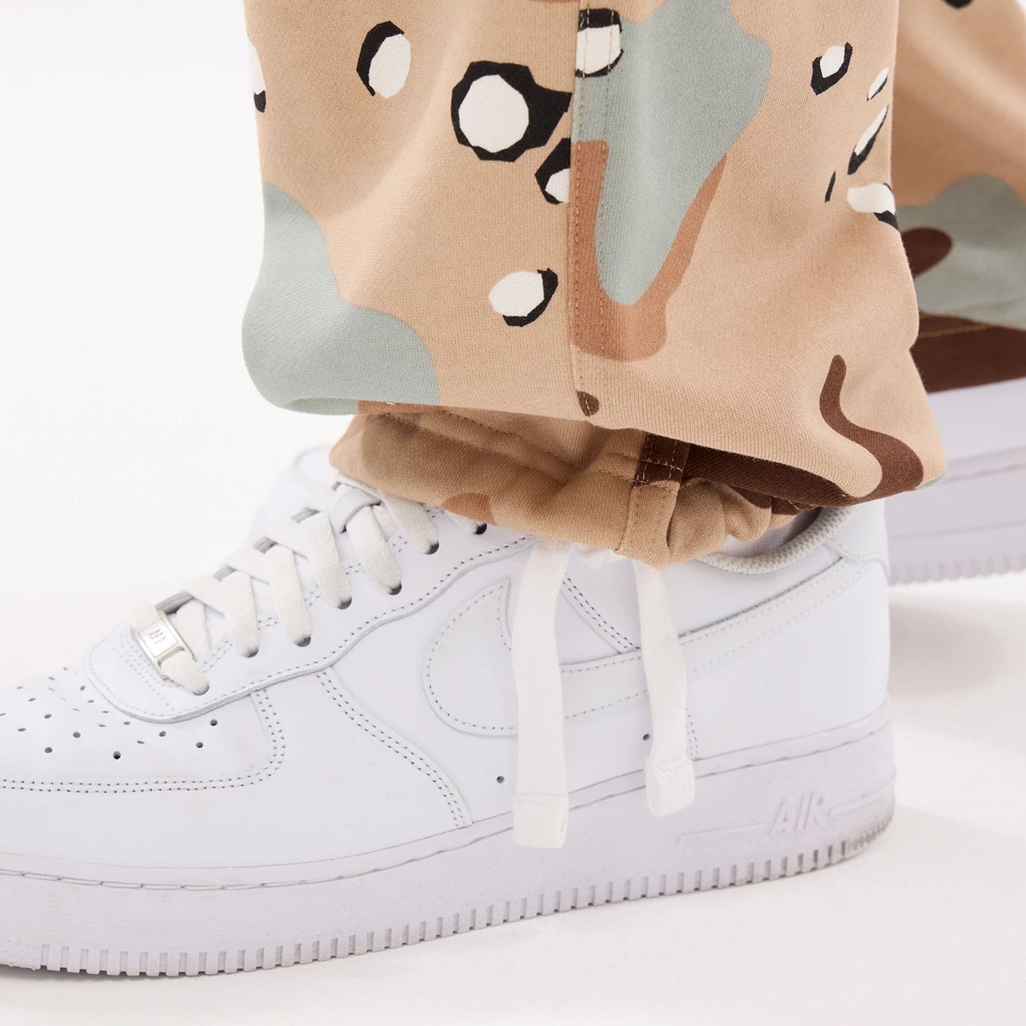 The model is wearing these New Era Desert Camo Joggers. 5